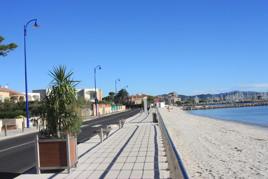 Les Stoechades Aparthotel Hyeres Exterior photo